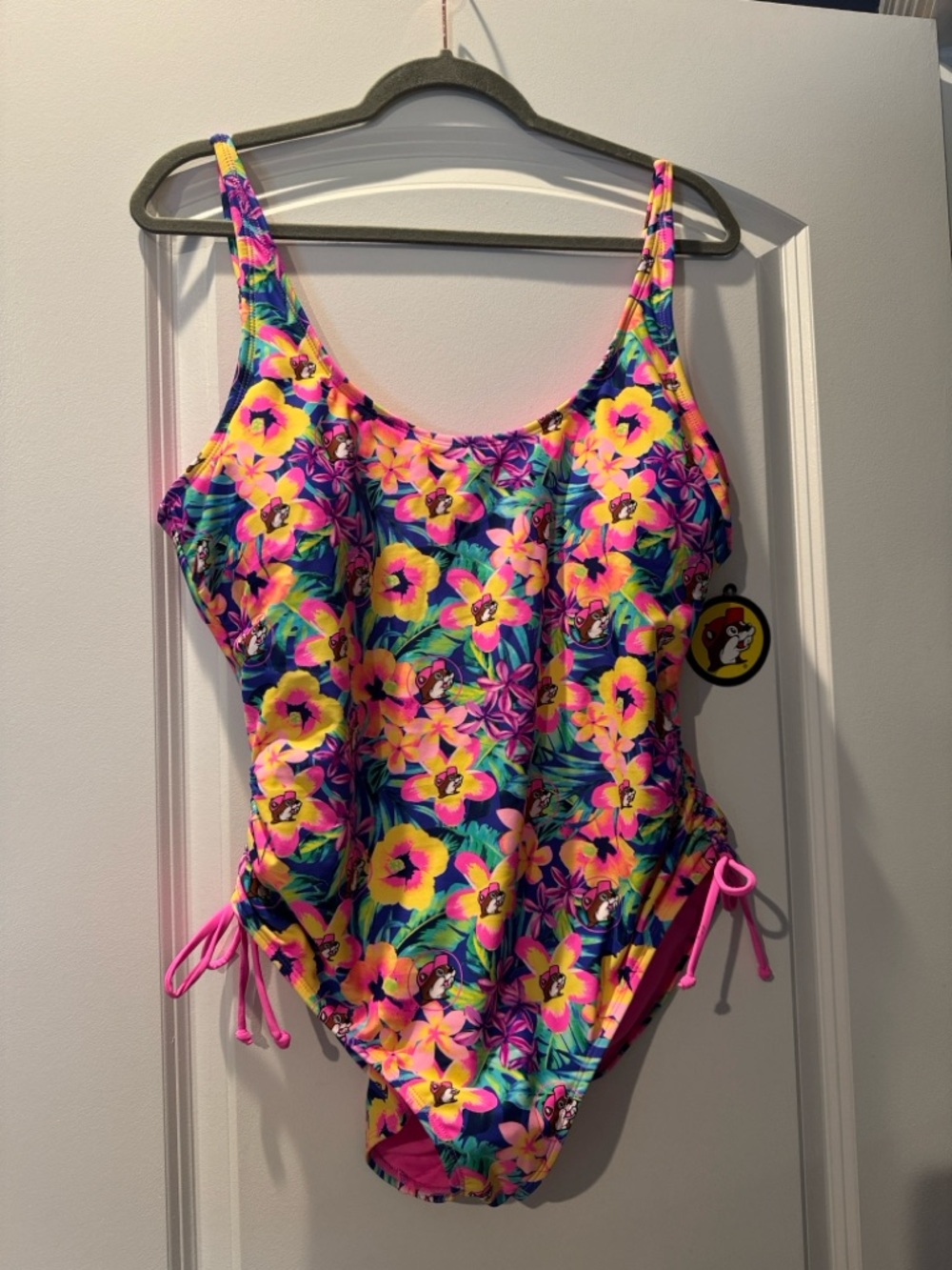 NWT! Buc-ee's Women's Tropical Floral One Piece Swimsuit